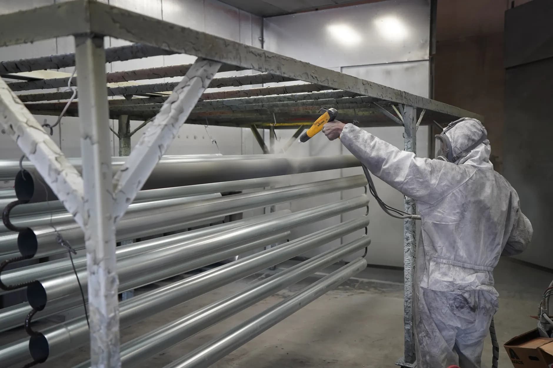 Powder coating on metal lighting parts